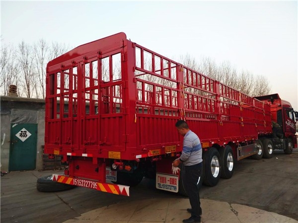 Warehouse Fence Semi-Trailers