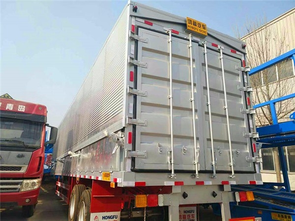 飛翼運輸半掛車