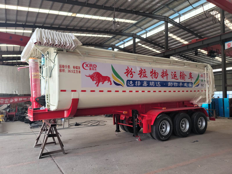 罐式后翻半掛車(chē)